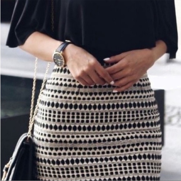 *NWT* LOFT Jacquard Pencil Skirt, Black & White Geometric Print - Picture 3 of 16